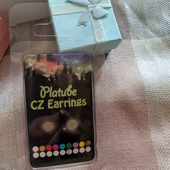 Light Earrings - Picture 2 of 6